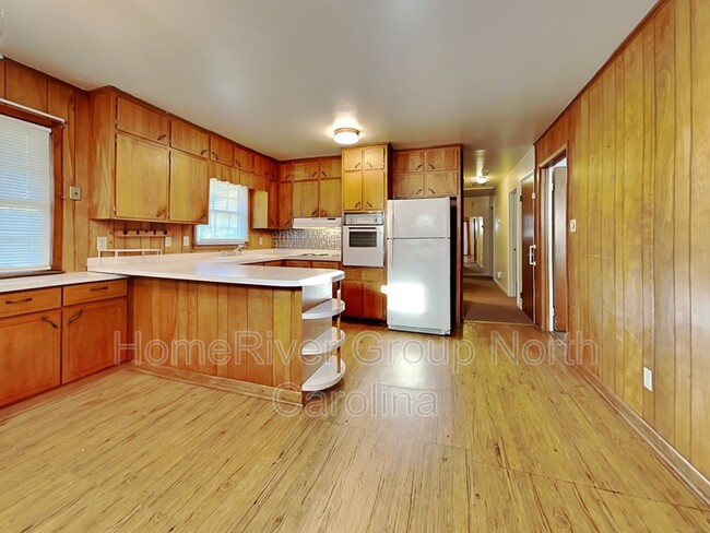 Building Photo - 2107 Carpenter St