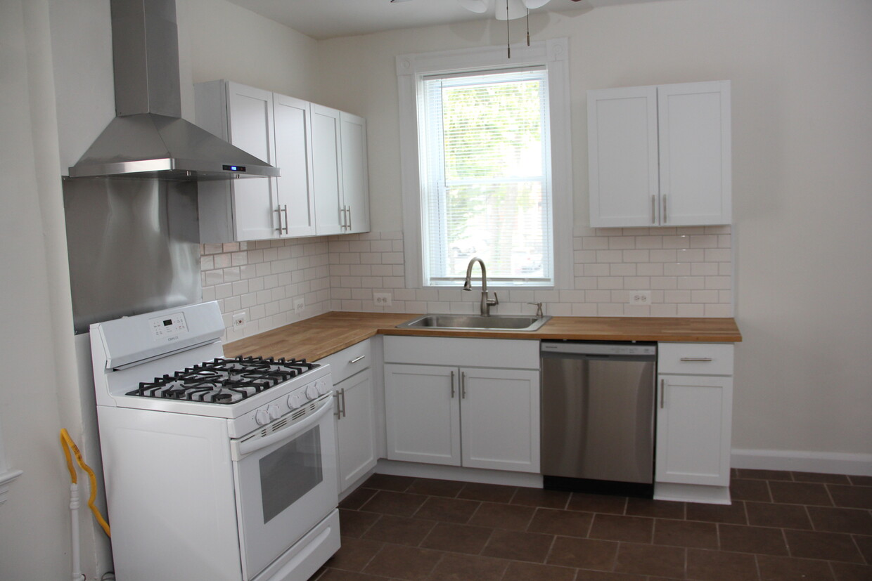 Kitchen - 7421 Hazel Ave