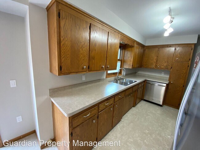 Building Photo - 4 br, 2 bath House - 5229 Greenfield Ave