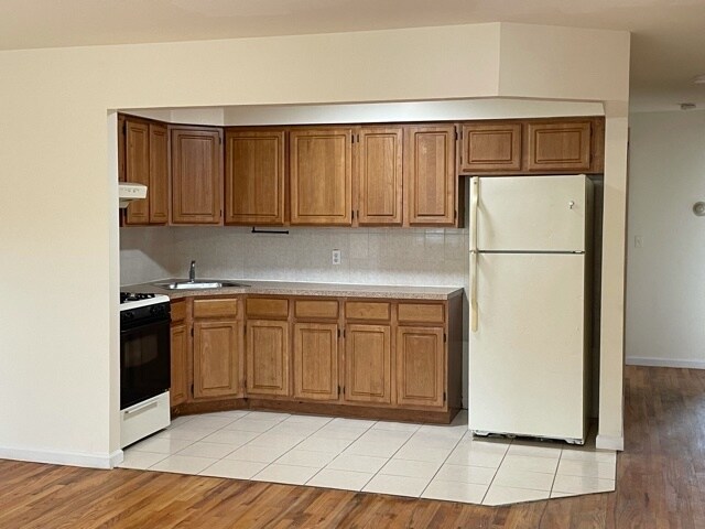 KITCHEN - 6678 69th St
