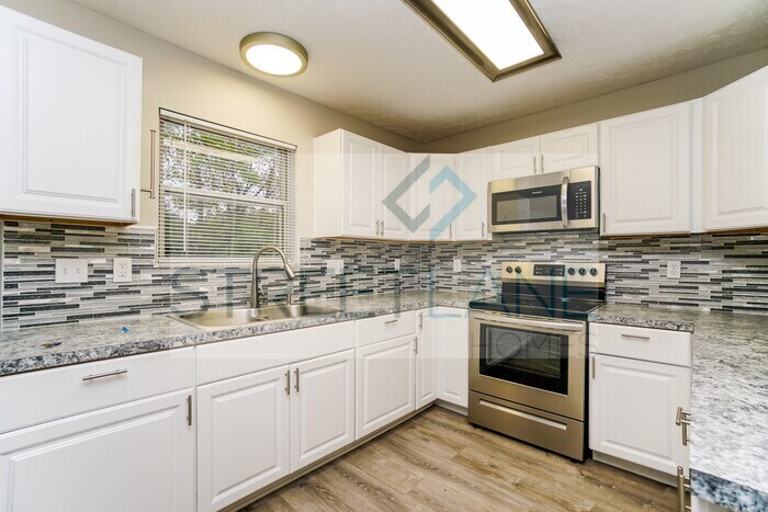 Foto del edificio - REDUCED!- Now offering $500 off first full...
