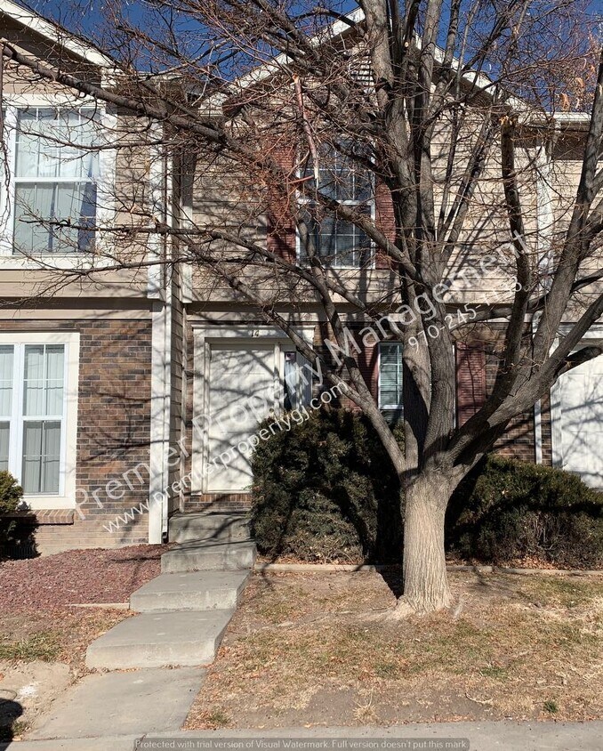 Foto principal - Central Location 2 Bedroom 1 Bath Townhome