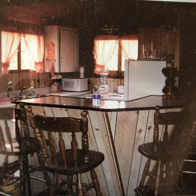 Kitchen with breakfast bar. - 26437 Linden street