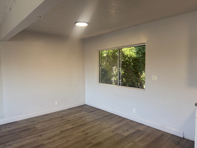 Building Photo - 1431 W 104th St
