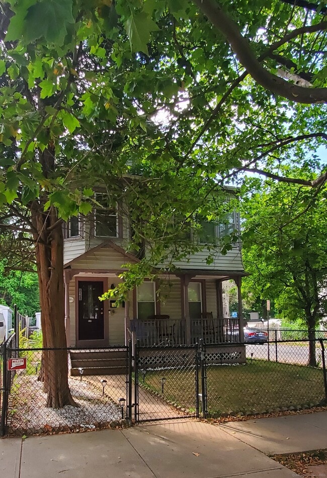 Building Photo - 838 Winchester Ave