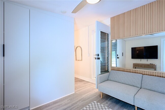 Building Photo - 757-101 101st Ave N