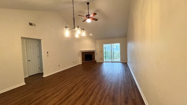 Building Photo - 818 Jamestown Ct