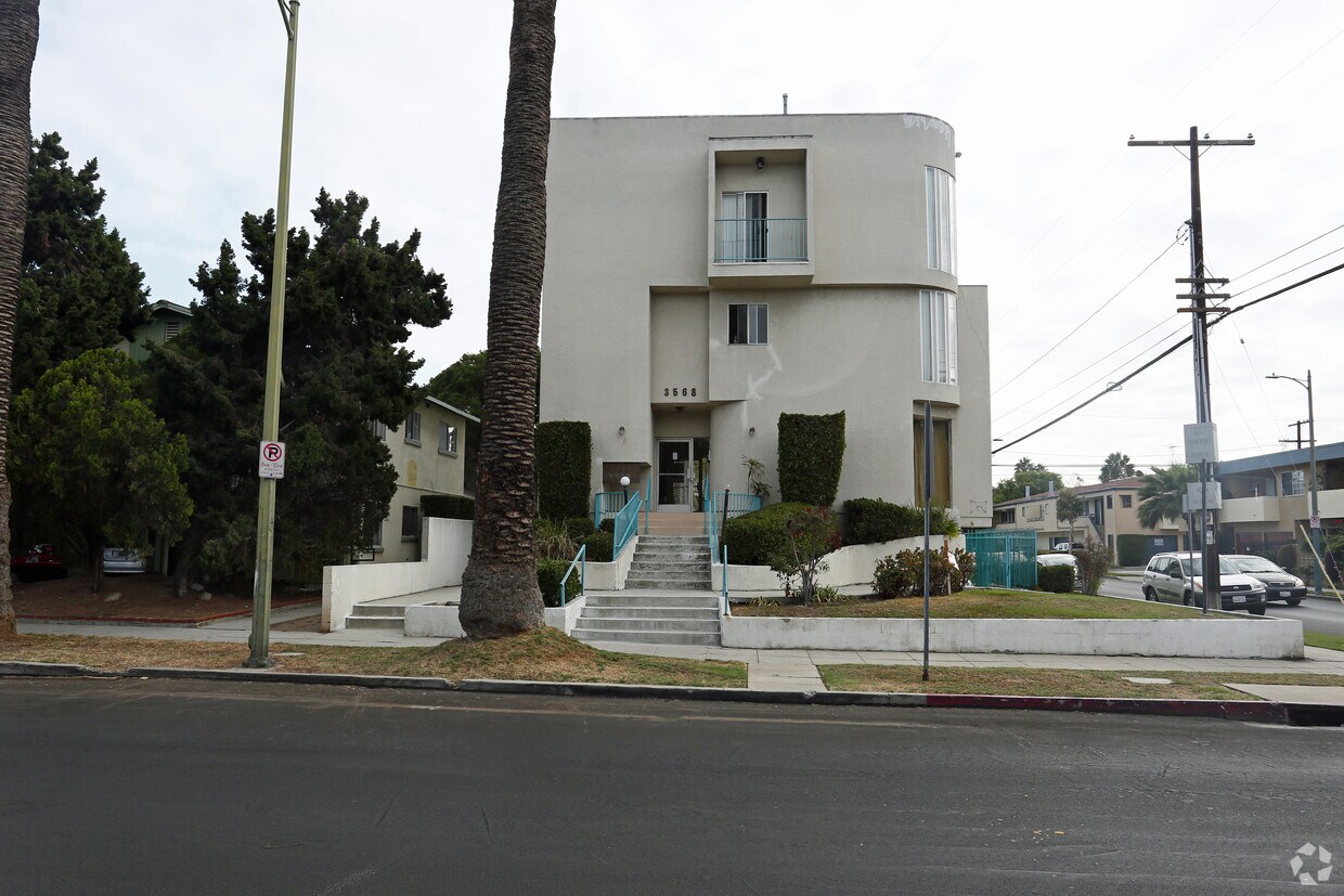 Building Photo - 3568 Vinton Ave
