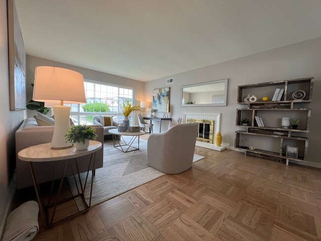 Foto del edificio - Remodel Detached 4 Bed / 2 Bath Home Near ...