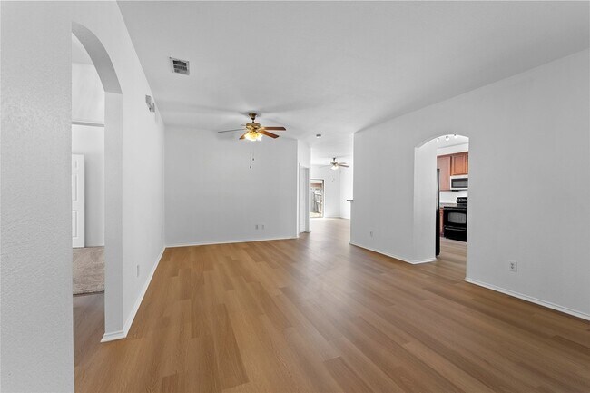 Foto del edificio - 12728 Feathering Dr