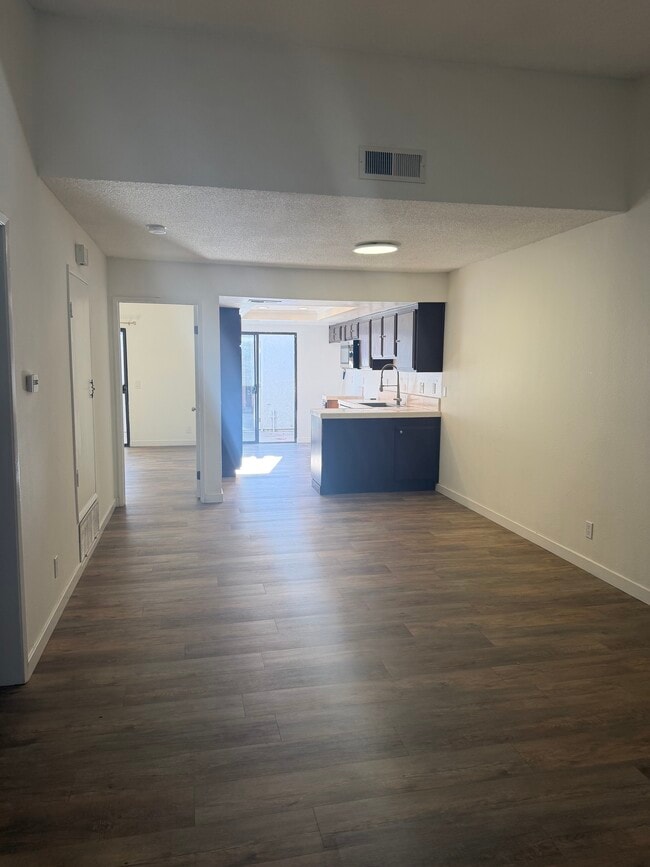 Building Photo - 10417 Hayford St