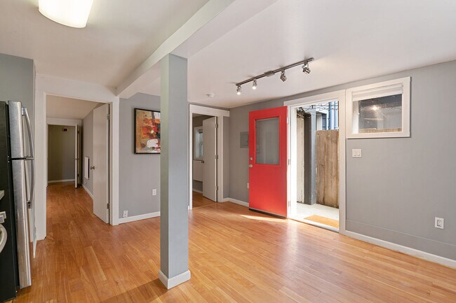 Building Photo - 439 Broderick St