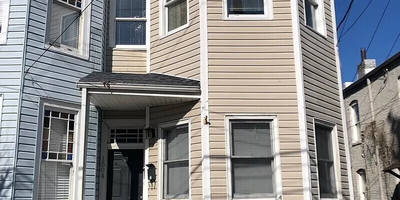 Primary Photo - 1504 West Cary Street