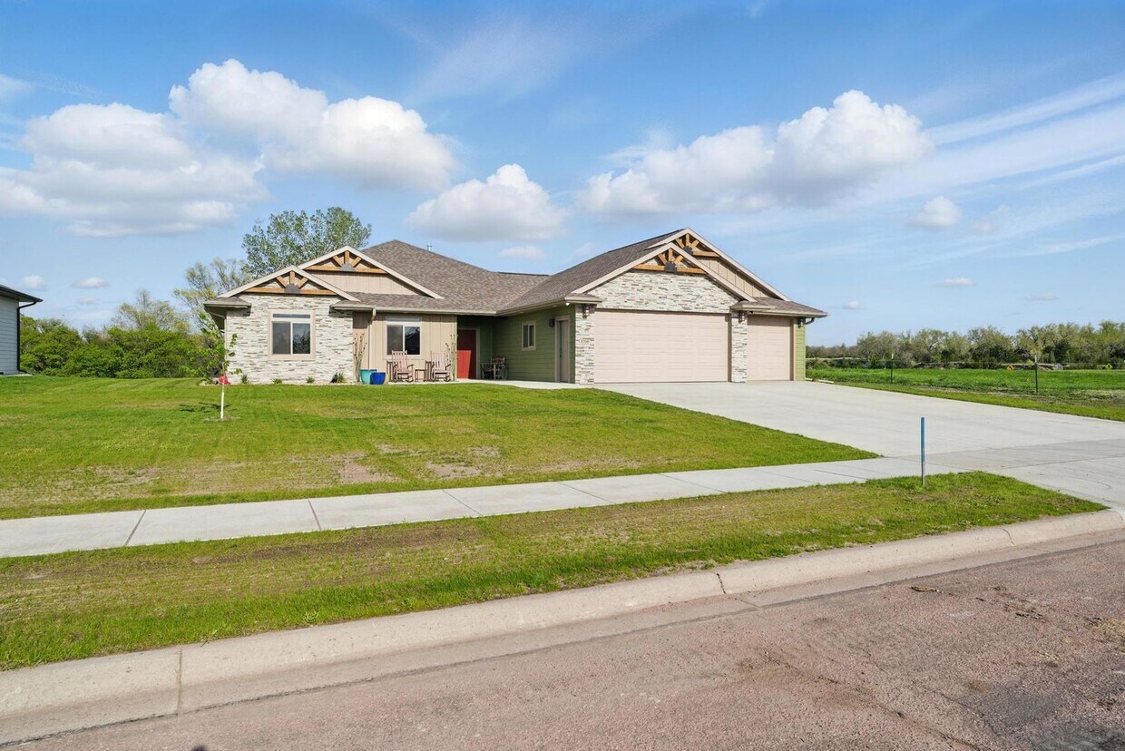 Primary Photo - 5700 Island Ct