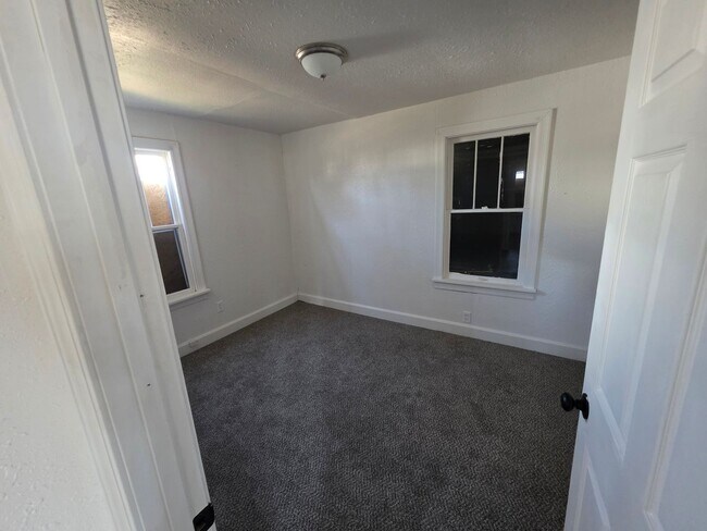 Building Photo - LIMITED TIME**NO APPLICATION FEE**1/2 OFF DEPOSIT**