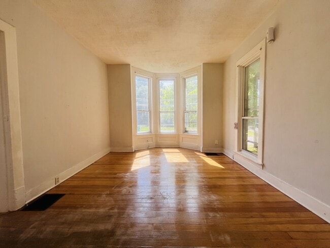 Building Photo - 130 Diamond Ct