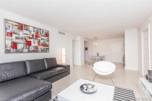 Building Photo - 5555 Collins Ave