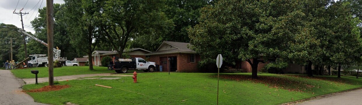 Primary Photo - 1301 Linden Ave