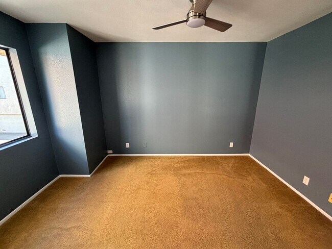 Foto del edificio - Spacious 3-Bedroom Townhome with Community...