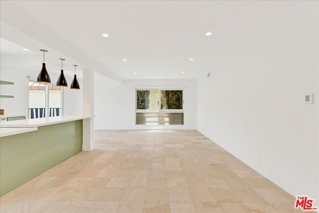 Building Photo - 210 S Hamilton Dr