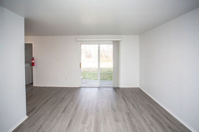 Foto del edificio - 1151 Woodlane Rd