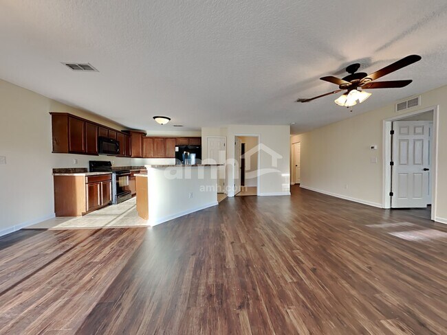 Building Photo - 9630 Mayville Dr E