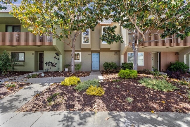 Building Photo - 1105 Fontana Dr