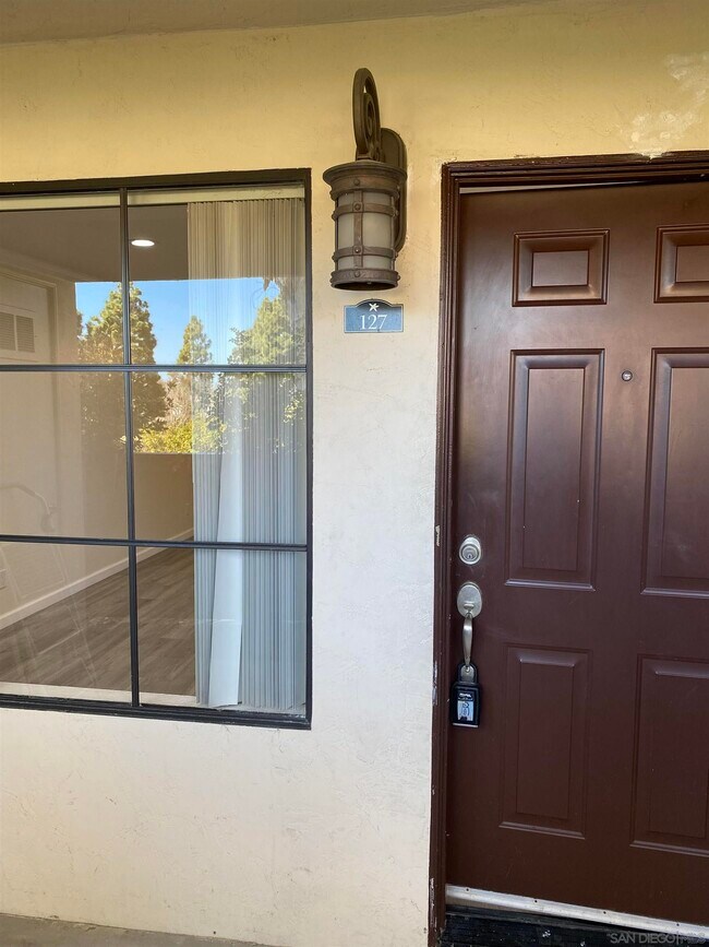 Foto del edificio - 12530 Carmel Creek Rd