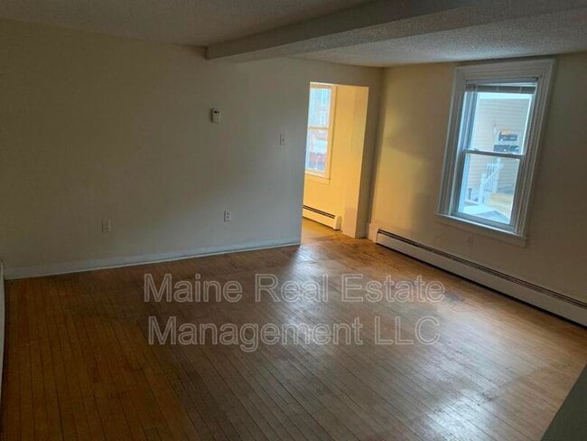 Building Photo - 15 Elm St