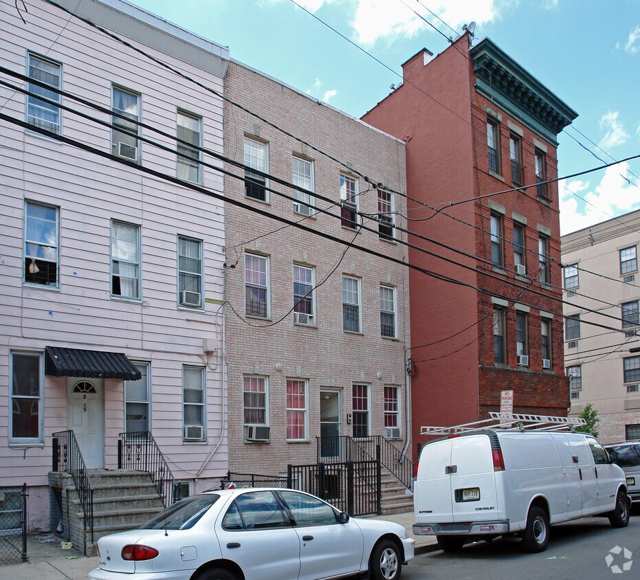 Foto principal - 2517 Central Ave