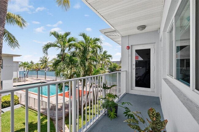 Building Photo - 7207 Bay Dr