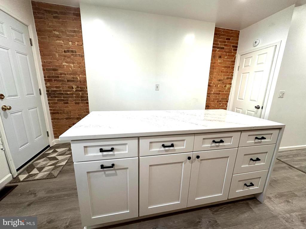 Foto principal - 2654 Wilkens Ave