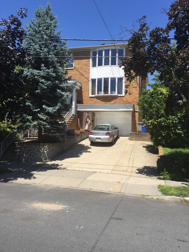 599 W Fingerboard Rd, Staten Island, NY 10305 Apartments in Staten