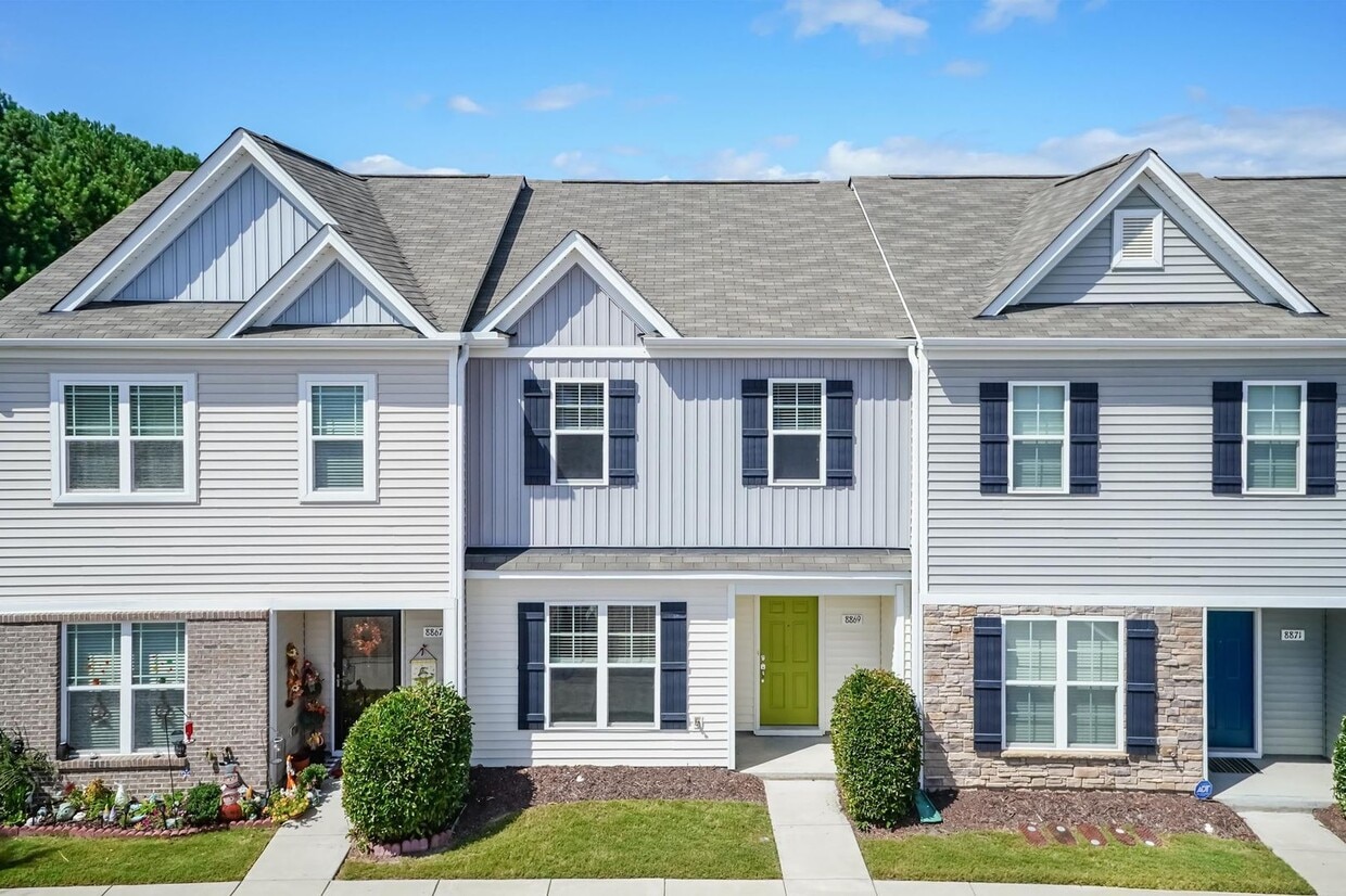 Primary Photo - Three Bedroom Home!