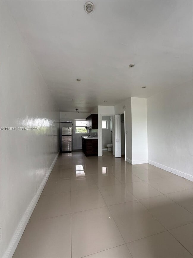 Foto del edificio - 551 NE 61st St