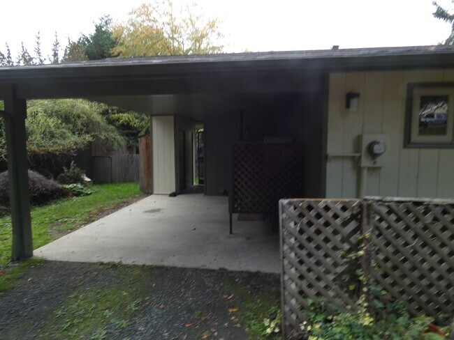 Foto del edificio - 3322 Upland Ln