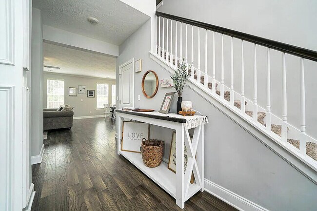 Foto del edificio - 448 Arrowwood Dr