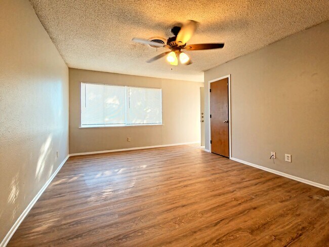 Foto del edificio - A Charming 2 Bedroom, 1.5 Bath in West Lubbock - MOVE IN SPECIAL