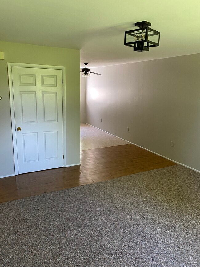 Building Photo - 12 Twin Willows Dr