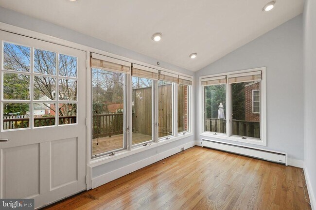 Building Photo - 4451 Albemarle St NW