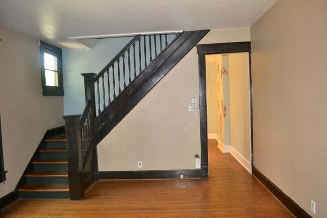 Building Photo - 977 Woodruff Pl E Dr