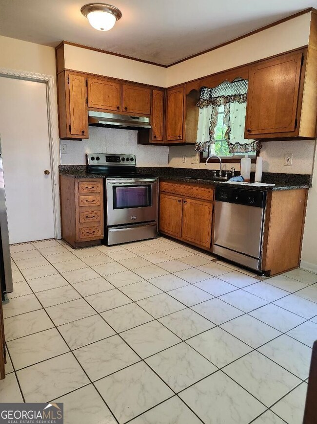 Building Photo - 2325 Wexford Dr