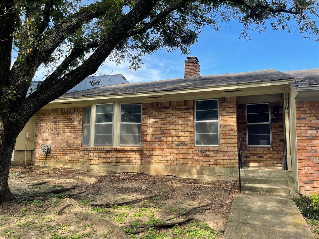Primary Photo - 1230 Lexington Dr