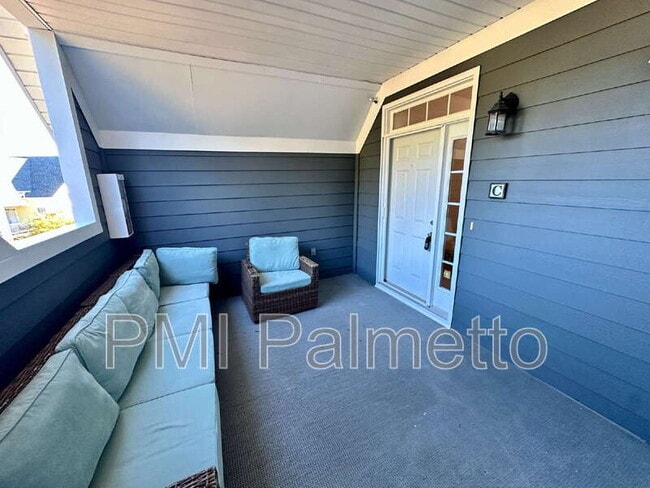 Building Photo - 120 Breezes Dr