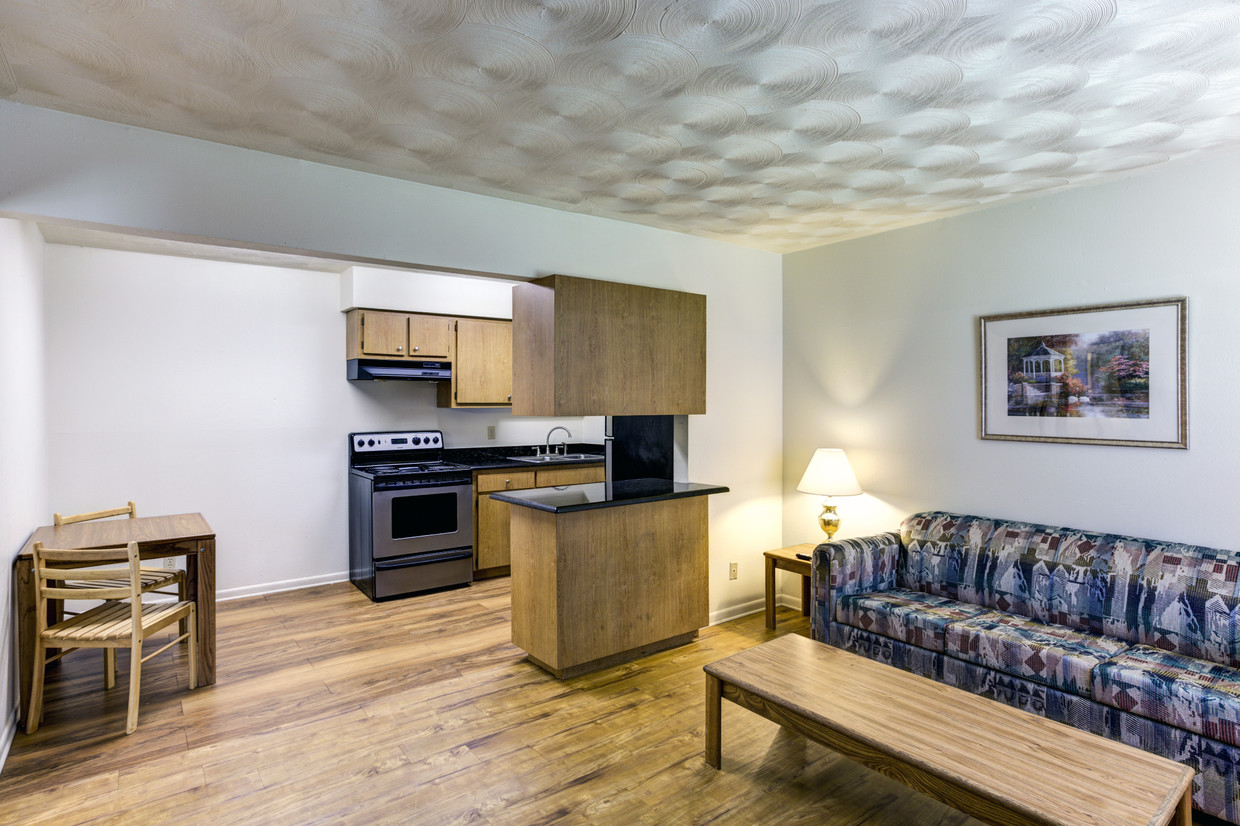 Foto principal - Oakwood Crest Furnished Remodeled Apartments