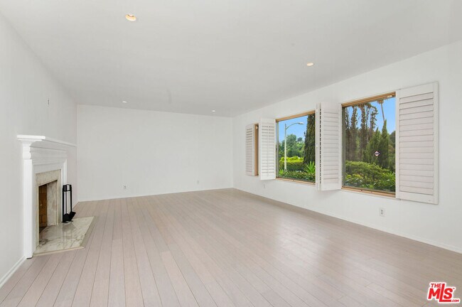 Building Photo - 11418 Dona Lola Dr