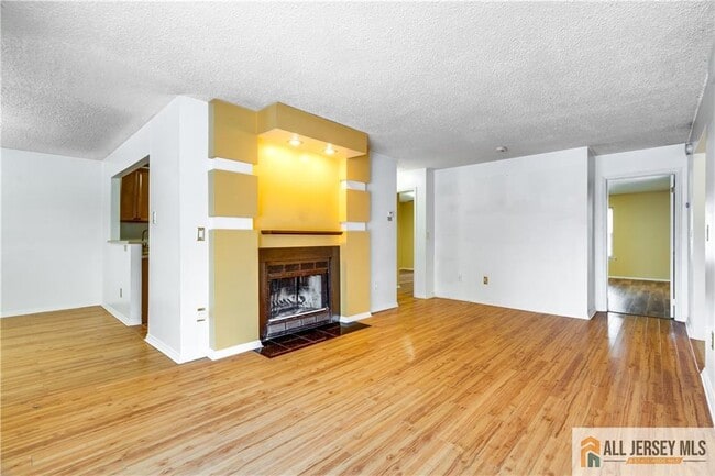 Building Photo - 49 Tanglewood Ct