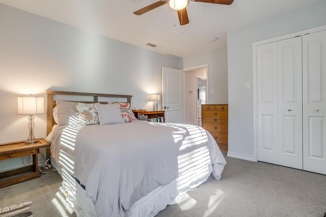 Building Photo - Charming 3BR House in Dallas