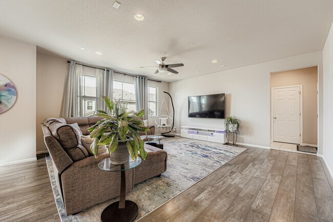 Foto del edificio - 27111 E Frost Pl