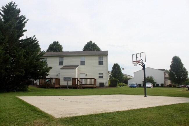 Building Photo - 486 Pheasant Run Cir